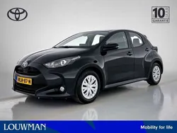 Zwart Gebruikt 2024 Toyota Yaris Hybrid Active Hatchback | € 23.445 (Eerlijke prijs)