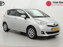 Grijs Gebruikt 2014 Toyota Verso-S Trend MPV | € 14.999 (Eerlijke prijs)