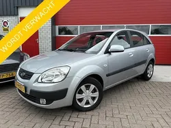 Grijs, metallic lak Gebruikt 2009 Kia Rio Hatchback | € 3.444 (Eerlijke prijs)