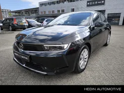 Zwart Gebruikt 2022 Opel Astra Edition Hatchback | € 19.745 (Eerlijke prijs)