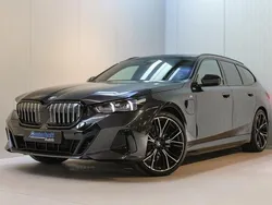 Grijs Gebruikt 2024 BMW 530e Basis Stationwagen | € 69.990