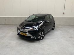 Zwart (metallic) Gebruikt 2015 Toyota Aygo X-cite Hatchback | € 7.950 (Eerlijke prijs)