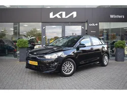 Zwart, metallic lak Gebruikt 2021 Kia Rio Hatchback | € 17.895 (Eerlijke prijs)