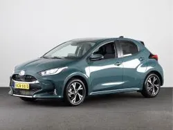 Forest green metallic (groen metallic) Gebruikt 2025 Toyota Yaris Comfort Hatchback | € 31.445
