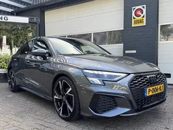 Grijs Gebruikt 2022 Audi A3 Basis Sedan | € 26.950 (Eerlijke prijs)