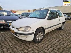 Wit Gebruikt 2001 Peugeot 106 Hatchback | € 999 (Eerlijke prijs)