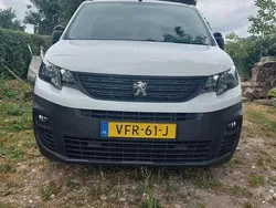 Wit Gebruikt 2020 Peugeot Partner Premium MPV | € 9.999 (Eerlijke prijs)