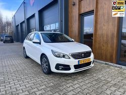 Wit, metallic lak Gebruikt 2021 Peugeot 308 Allure Stationwagen | € 13.990 (Goede deal)