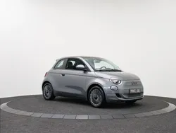 Grijs, metallic lak Gebruikt 2022 Fiat 500e Icon Hatchback | € 16.950 (Goede deal)