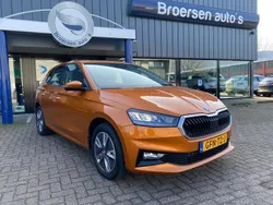 Oranje Gebruikt 2023 Skoda Fabia Selection Hatchback | € 25.545 (Eerlijke prijs)