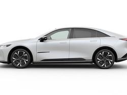 Wit Nieuw 2025 Mazda 6e Takumi-Line Hatchback | € 42.990 (Eerlijke prijs)