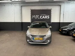 Grijs, metallic lak Gebruikt 2012 Peugeot 208 Active Hatchback | € 6.500 (Eerlijke prijs)