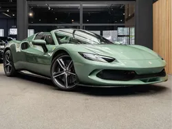 Groen, metallic lak Gebruikt 2023 Ferrari 296 Cabriolet | € 374.995