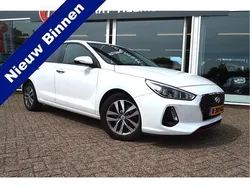 Wit Gebruikt 2018 Hyundai i30 Premium Hatchback | € 15.950 (Eerlijke prijs)