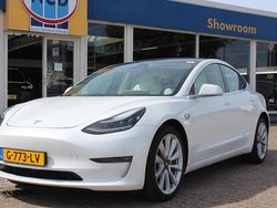 Wit (metallic) Gebruikt 2019 Tesla Model 3 Standard Range Sedan | € 16.900 (Eerlijke prijs)