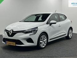 Wit Gebruikt 2021 Renault Clio V Business Hatchback | € 11.000 (Eerlijke prijs)