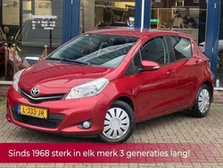 Rood, metallic lak Gebruikt 2013 Toyota Yaris Trend Hatchback | € 6.890 (Eerlijke prijs)