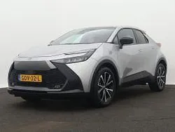 Grijs, metallic lak Gebruikt 2024 Toyota C-HR SUV | € 32.945 (Duur)