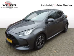 Grijs Gebruikt 2021 Toyota Yaris Hybrid Style Hatchback | € 19.750 (Eerlijke prijs)
