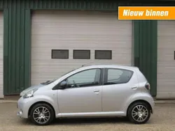 Zilver, metallic lak Gebruikt 2013 Toyota Aygo Hatchback | € 3.950 (Eerlijke prijs)