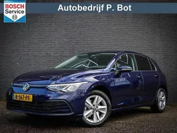Blauw, metallic lak Gebruikt 2021 VW Golf VIII Life Hatchback | € 24.950 (Goede deal)