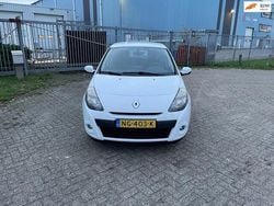 Wit Gebruikt 2011 Renault Clio II Collection Hatchback | € 2.599 (Eerlijke prijs)