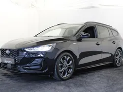 Zwart, metallic lak Gebruikt 2023 Ford Focus ST-Line Stationwagen | € 23.999 (Super prijs)
