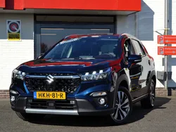 Blauw, metallic lak Gebruikt 2023 Suzuki SX4 S-Cross Style SUV | € 29.900 (Eerlijke prijs)
