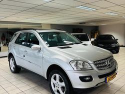 Grijs (metallic) Gebruikt 2006 Mercedes 350 SUV | € 18.499 (Eerlijke prijs)