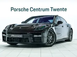 Paars Nieuw 2024 Porsche Panamera Turbo E-Hybrid Sedan | € 297.900