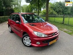 Rood Gebruikt 2005 Peugeot 206 Stationwagen | € 995 (Goede deal)