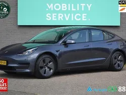 Grijs, metallic lak Gebruikt 2021 Tesla Model 3 Standard Range Sedan | € 24.864 (Iets duurder)