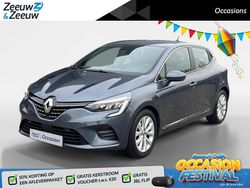 Grey titanium (donker grijs) Gebruikt 2021 Renault Clio V Intens Hatchback | € 12.935 (Eerlijke prijs)