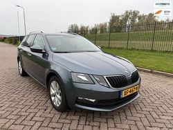 Grijs Gebruikt 2019 Skoda Octavia Business Line Stationwagen | € 15.950 (Iets duurder)
