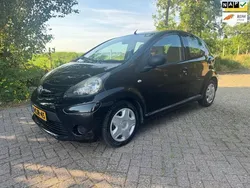 Zwart Gebruikt 2013 Toyota Aygo Comfort Hatchback | € 2.999 (Eerlijke prijs)