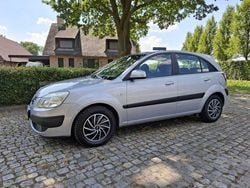 Grijs Gebruikt 2006 Kia Rio Hatchback | € 3.950 (Duur)