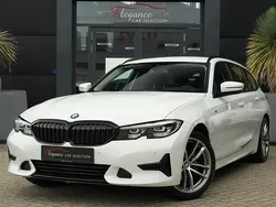 Wit Gebruikt 2020 BMW 318 Executive Stationwagen | € 25.950 (Super prijs)