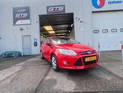 Rood Gebruikt 2014 Ford Focus Titanium Stationwagen | € 9.500 (Eerlijke prijs)