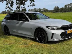 Grijs Gebruikt 2022 BMW 320 Stationwagen | € 37.999 (Duur)