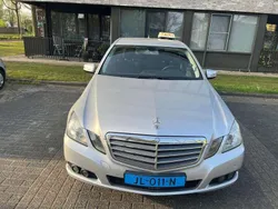 Zilver Gebruikt 2010 Mercedes E200 Sedan | € 5.000 (Eerlijke prijs)