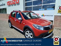 Rood Gebruikt 2012 Dacia Sandero Stepway Hatchback | € 6.249 (Eerlijke prijs)