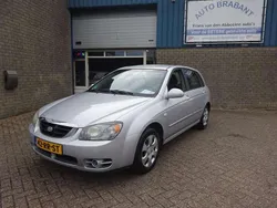 Grijs Gebruikt 2005 Kia Cerato LX Hatchback | € 1.950 (Eerlijke prijs)