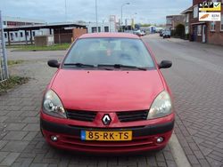 Rood Gebruikt 2005 Renault Clio II Hatchback | € 1.750 (Eerlijke prijs)