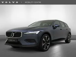 Blauw Gebruikt 2018 Volvo V60 CC Pro Stationwagen | € 32.950 (Eerlijke prijs)
