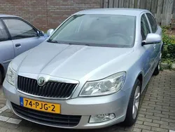 Zilver Gebruikt 2011 Skoda Octavia Ambition Sedan | € 5.900 (Eerlijke prijs)