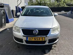 Grijs Gebruikt 2006 VW Passat Trendline Sedan | € 4.000 (Eerlijke prijs)