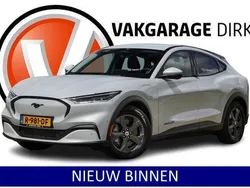 Wit, metallic lak Gebruikt 2022 Ford Mustang Mach-E SUV | € 31.940 (Eerlijke prijs)
