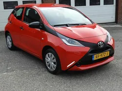 Rood Gebruikt 2017 Toyota Aygo Hatchback | € 7.250 (Goede deal)