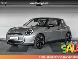 Grijs, metallic lak Gebruikt 2024 Mini Cooper SE Classic Hatchback | € 33.900 (Eerlijke prijs)