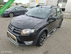 Zwart Gebruikt 2013 Dacia Sandero Lauréate Hatchback | € 6.250 (Eerlijke prijs)